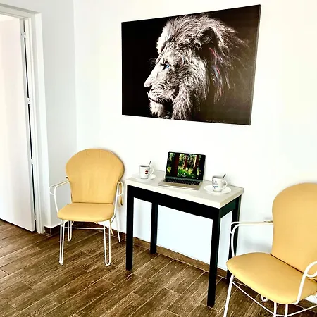 Apartament Riscal 3 *